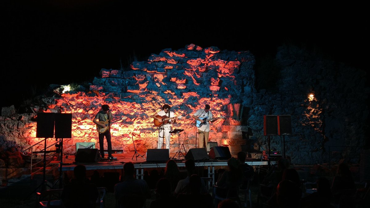 centomontesa's tweet photo. Comença @josumiro #joepask al castell de Montesa.
#lesnitsalcastell https://t.co/tUnsXK23a8