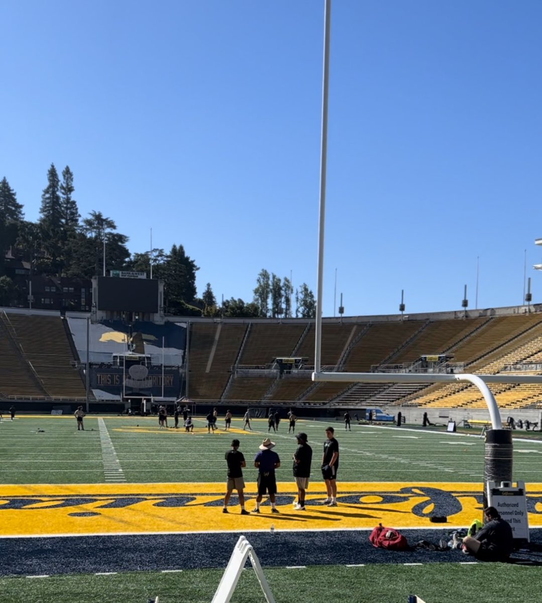 Thank you E-Sports Bay Area, @SpecialOlympics @CalFootball @V_Pilcher10 for having me out at the Cal Golden Buddies Camp today. Had a great time working with the kids! @axl_yarbrough