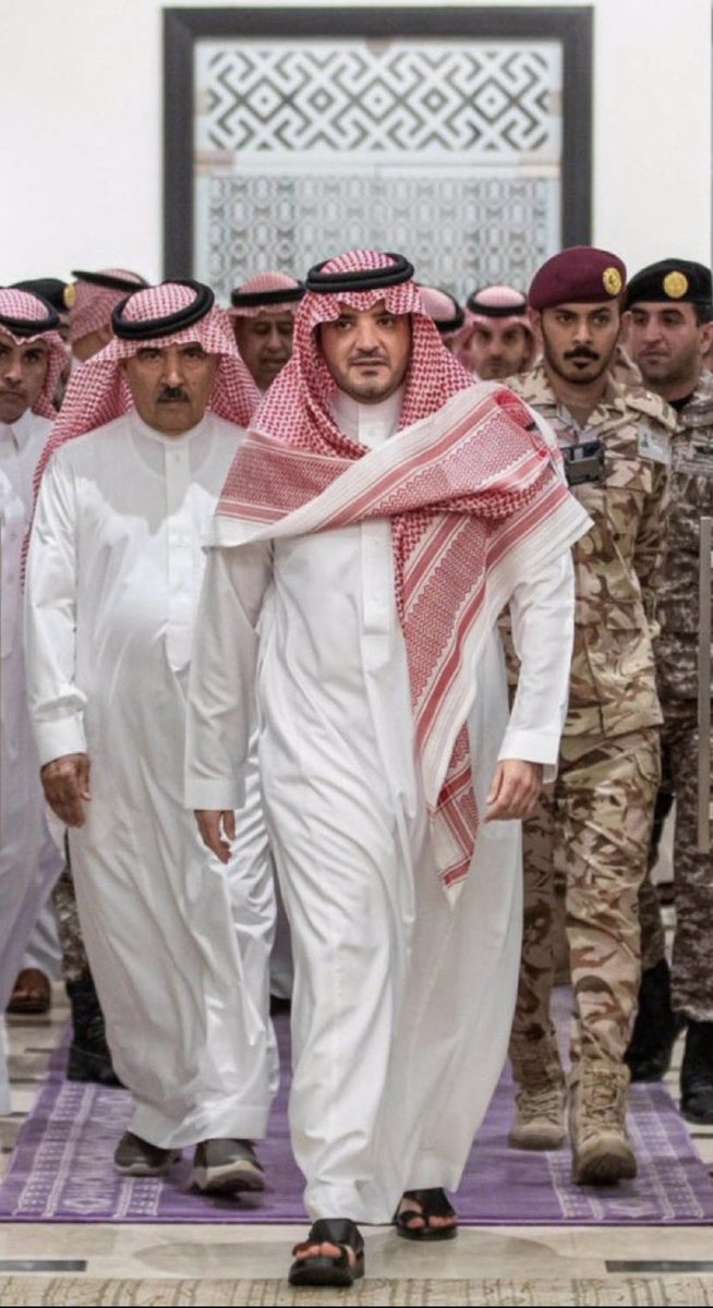 bdweesh's tweet photo. #عبدالعزيز_بن_سعود_بن_نايف
#وزير_الداخلية  @AbdulazizSNA 

اصوك الراس تامن بك شعوب وطوايف
ومابه سعودي الا في سموك يماري

قيمتك بالصدور وهمتك بالنوايف
وجدك اودع مناعير النشاما حباري

اخو نوره وجدانك معزي ونايف
مايهزك كلام اللي من الطيب عاري https://t.co/imJGBzuZ1j