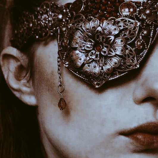 razrushcst's tweet image. ⠀                    
⠀                    
⠀            ❛ ɪ ᴀᴍ ɴᴏᴛ ʀᴜɪɴᴇᴅ. ɪ ᴀᴍ ʀᴜɪɴᴀᴛɪᴏɴ. ❜

:: 𝐆𝐄𝐍𝐘𝐀 𝐒𝐀𝐅𝐈𝐍, the first tailor.
one third of the grisha triumvirate.
brave &amp;amp; unbreakable. books canon.
     ⠀
⠀