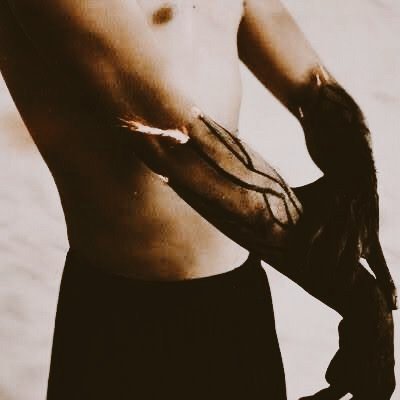 ⠀                    
⠀                    
⠀            ❛ ᴀɴʏᴛʜɪɴɢ ᴡᴏʀᴛʜ ᴅᴏɪɴɢ ᴀʟᴡᴀʏꜱ ꜱᴛᴀʀᴛꜱ ᴀꜱ ᴀ ʙᴀᴅ ɪᴅᴇᴀ. ❜

:: 𝐍𝐈𝐊𝐎𝐋𝐀𝐈 𝐋𝐀𝐍𝐓𝐒𝐎𝐕 ; son of ravka,
prince of the air, wolf of the waves,
king of scars. books ! canon.
     ⠀
⠀