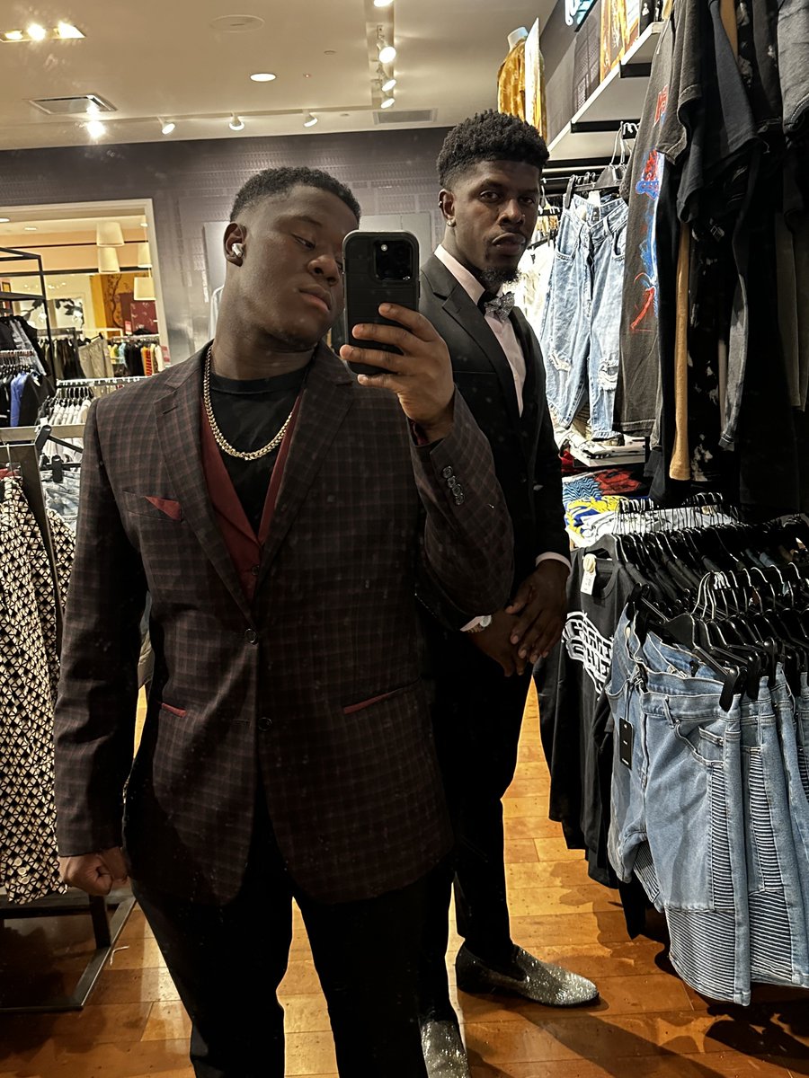 Doing business with my uncle 
@cblocker94 @phpagency #phpagency 

#business #share #familytime #love #family #sharethelove #viral #instagood #instagram #official #official_robertt #black #blackpeople