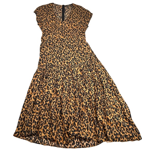 Stylespick2's tweet photo. So good I had to share! Check out all the items I'm loving on @Poshmarkapp from @SweetTexasShop #poshmark #fashion #style #shopmycloset #zara #binggrondahl #dianevonfurstenberg: https://t.co/sTJcjeVap3 https://t.co/3rbFhVZCKs