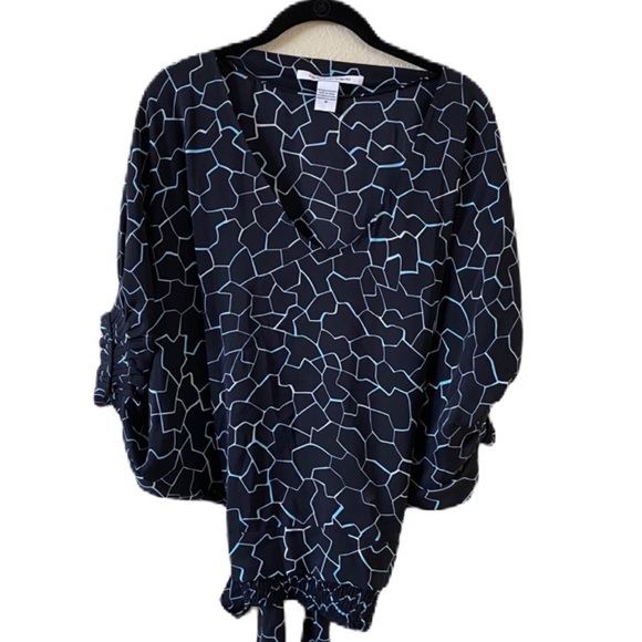 Stylespick2's tweet photo. So good I had to share! Check out all the items I'm loving on @Poshmarkapp from @SweetTexasShop #poshmark #fashion #style #shopmycloset #zara #binggrondahl #dianevonfurstenberg: https://t.co/sTJcjeVap3 https://t.co/3rbFhVZCKs