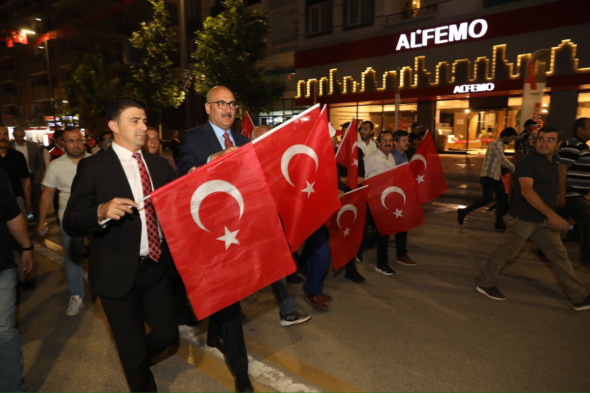 ipekyolukymkmlg's tweet photo. Kaymakam/Belediye Başkan V. Sn. @ihsanemre Aydın, İl Protokolü ve hemşehrilerimizin katılımıyla 15 Temmuz Demokrasi ve Milli Birlik Günü’nün 7. yıldönümünde ilimizde düzenlenen kortej yürüyüşüne katıldı.

#15Temmuz
#TürkiyeYüzyılınınKahramanları https://t.co/NJhsvcyB4W