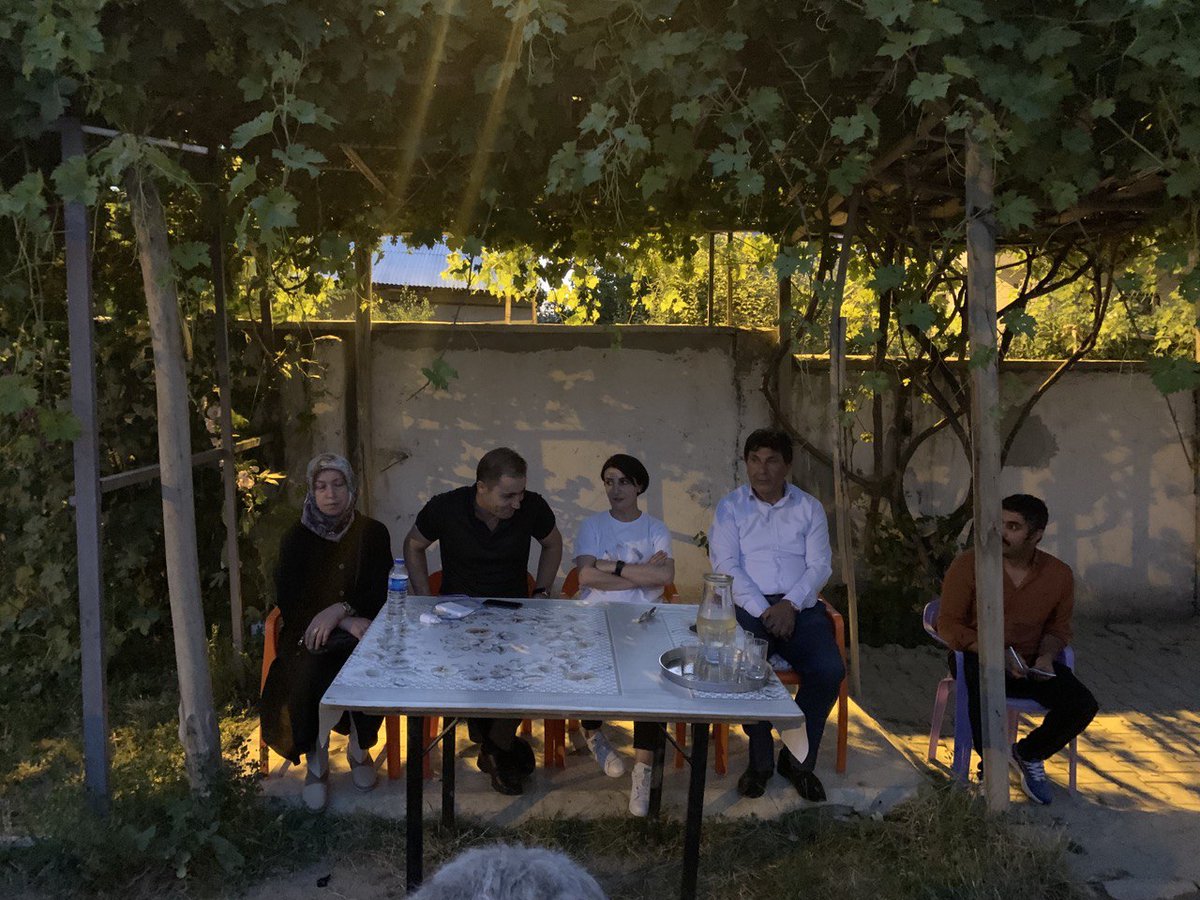 Tuşba ve İpekyolu ilçelerimizde  yenilenme ve değişim toplantılarımız devam ediyor.

İl Eş Başkanlarımız Milletvekillerimiz ve il ilçe yöneticilerimizle  halkımızı  dinledik.

Halkımızın  önerileri,kararlı gücü ve iradesi ile yolumuza devam edeceğiz.