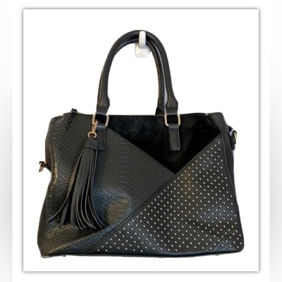 PlasmaBeamz's tweet photo. So good I had to share! Check out all the items I'm loving on @Poshmarkapp #poshmark #fashion #style #shopmycloset #bottegaveneta #madisonwest #kipling: https://t.co/Nul32Tstta https://t.co/SXldSEtx4T