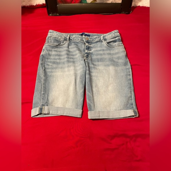 So good I had to share! Check out all the items I'm loving on <a href="/Poshmarkapp/">Poshmark</a> from <a href="/AnnasPoshAlley/">Annas Posh Alley</a> <a href="/amk0077/">Alicia Keith</a> <a href="/LorettaPhillips/">Loretta Ann Phillips</a> #poshmark #fashion #style #shopmycloset #mossimosupplyco #annasposhalley #apt9: posh.mk/uWXfwjbPsBb