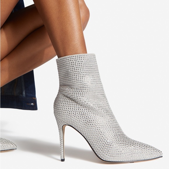 Deborah12061967's tweet photo. So good I had to share! Check out all the items I'm loving on @Poshmarkapp #poshmark #fashion #style #shopmycloset #shoedazzle #merrell #tweakdbynature: https://t.co/tBTSwEJXOs https://t.co/UVURaHOblq