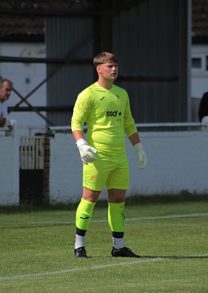 Deeant78Lewis's tweet photo. Alfie Boy Lewis had his first run out today with his new club @wivenhoetown_fc he joins the 1st Team and is looking forward to working hard in what will be a tough Season ahead in @ThurlowNunnL this season thanks to everyone for warm welcome.
@Keepercorts #Goalkeeper https://t.co/OOuBVEDaqp