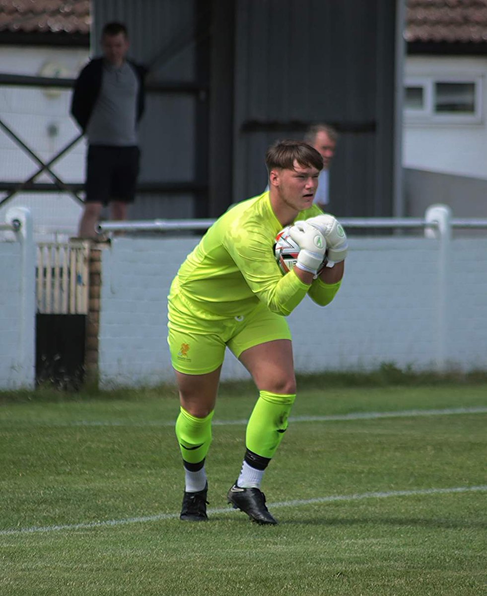 Deeant78Lewis's tweet photo. Alfie Boy Lewis had his first run out today with his new club @wivenhoetown_fc he joins the 1st Team and is looking forward to working hard in what will be a tough Season ahead in @ThurlowNunnL this season thanks to everyone for warm welcome.
@Keepercorts #Goalkeeper https://t.co/OOuBVEDaqp