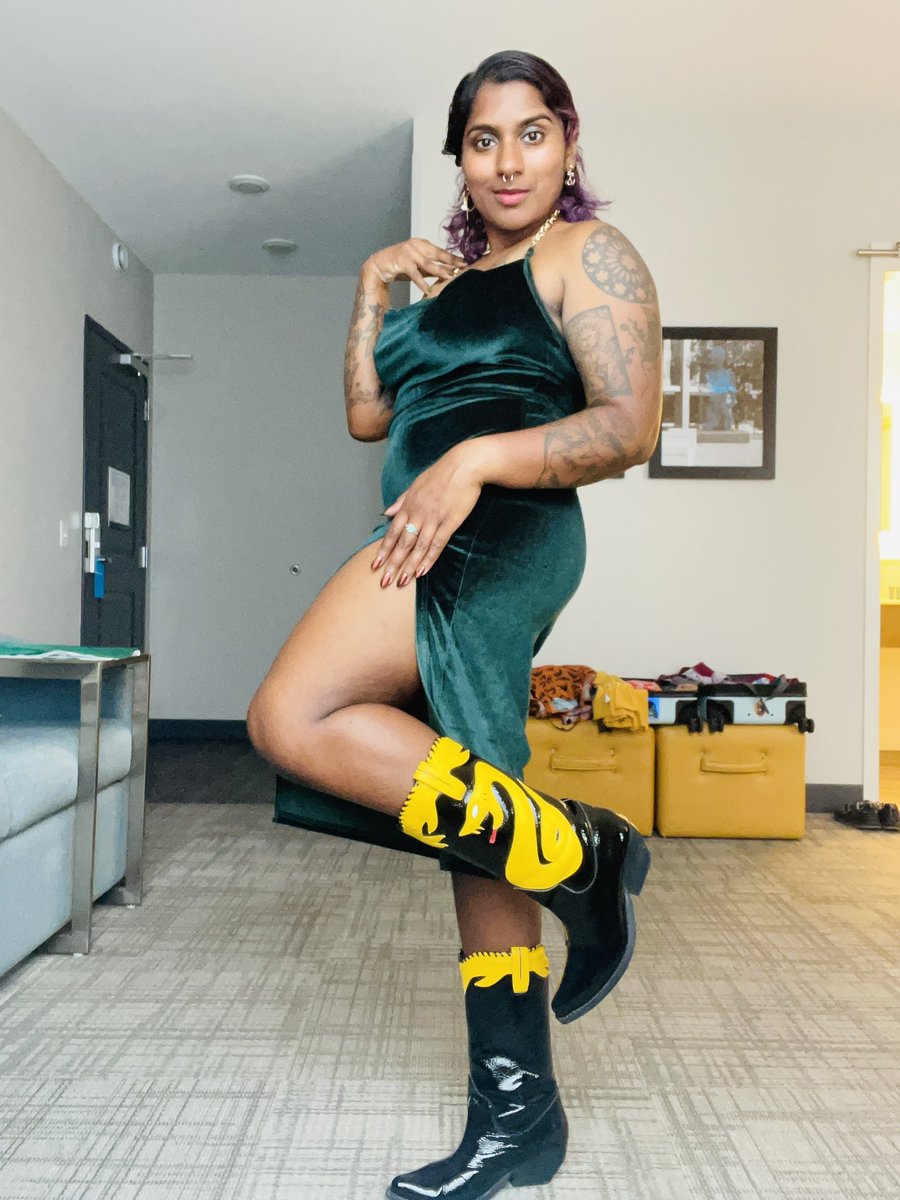 ButchLightqueer's tweet photo. Yooooo, I am ready to eat bitches ALIVE at this wedding 🫡❤️‍🔥💅🏾 jewel tones are MINE today https://t.co/0qh1ldincf