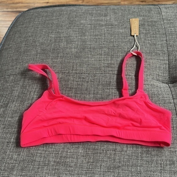 WhimsicalTurtle's tweet photo. So good I had to share! Check out all the items I'm loving on @Poshmarkapp from @iheartresale #poshmark #fashion #style #shopmycloset #skims #coach #rustler: https://t.co/q8ksNevdBG https://t.co/CLfz9PO6b4
