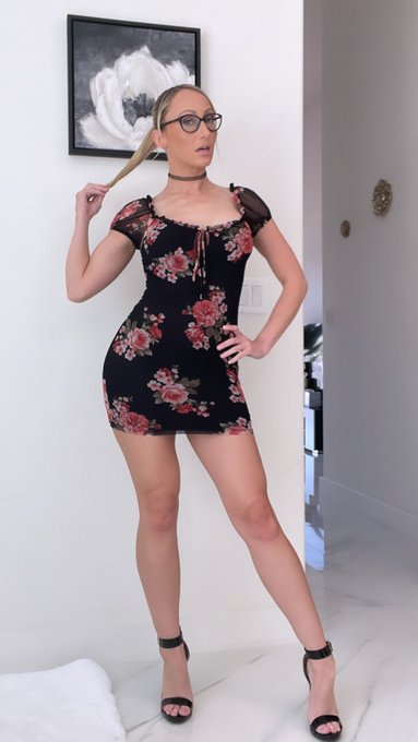 Don&rsquo;t jump over dimes to pick up pennies 😘😉💁🏼&zwj;♀️ #PonytailsAndGlassesKindaMilf https://t.co/v0FDh6vp<a href="/tag/ponytailsandglasseskindamilf"class="tags"><span>#ponytailsandglasseskindamilf</span></a>