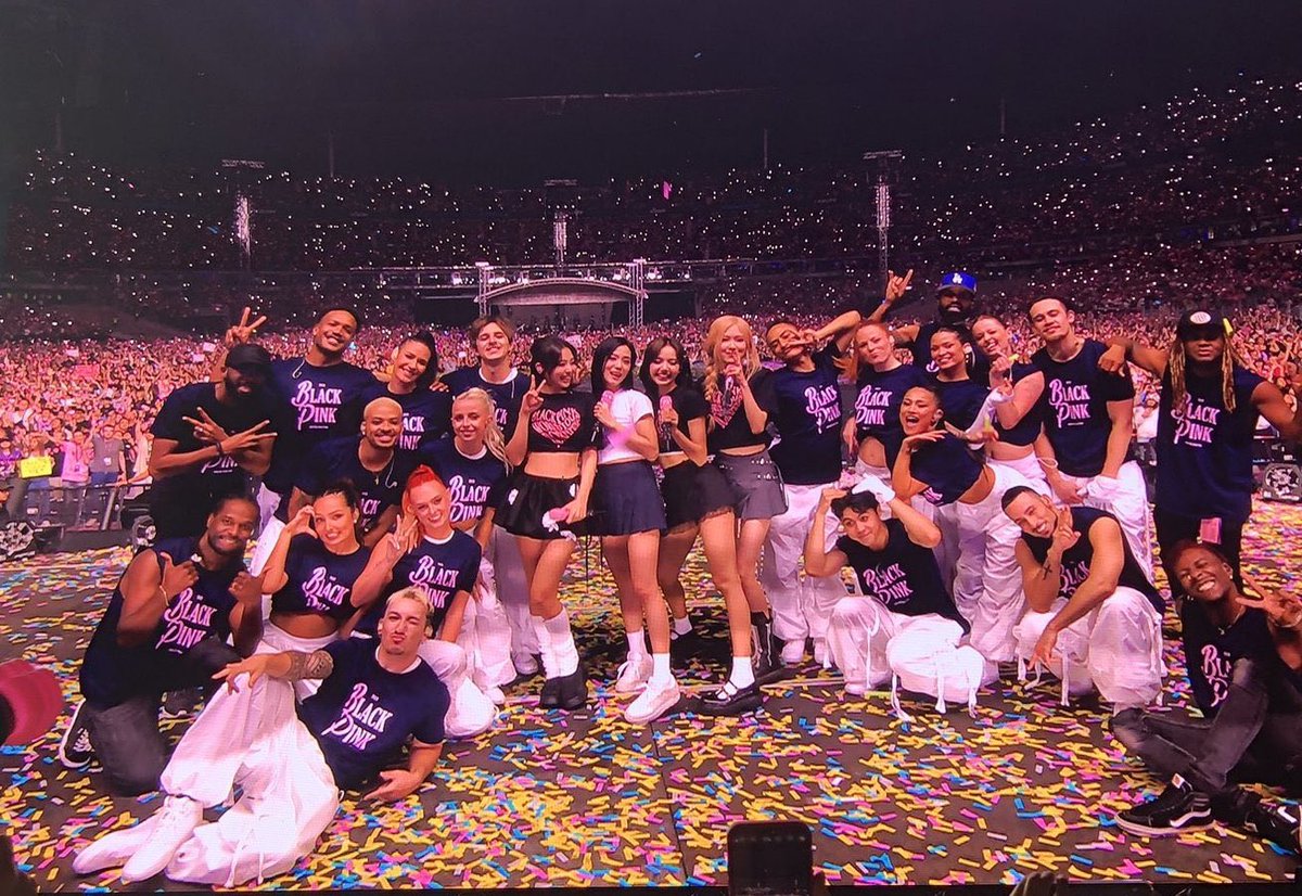 trop belles les bannières 💗

#BLACKPINKinParis #BLACKPINKStadeDeFrance 
<a href="/BLACKPINK/">BLACKPINKOFFICIAL</a>