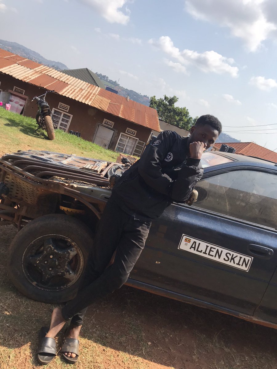 MetkLine's tweet image. Guy who can tell me the owner of this car😉