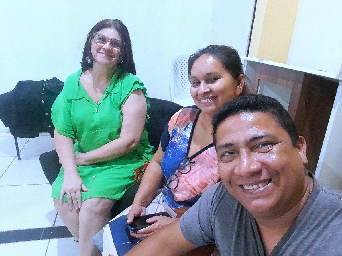 JesusGleidston's tweet photo. Boa noite a todos , com essas lindas e jovens senhoras. https://t.co/zhyTMbwqx5