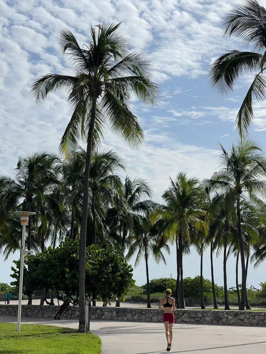 Miami doesn't just have great food but also great glassy beaches #MiamiSouthBeach