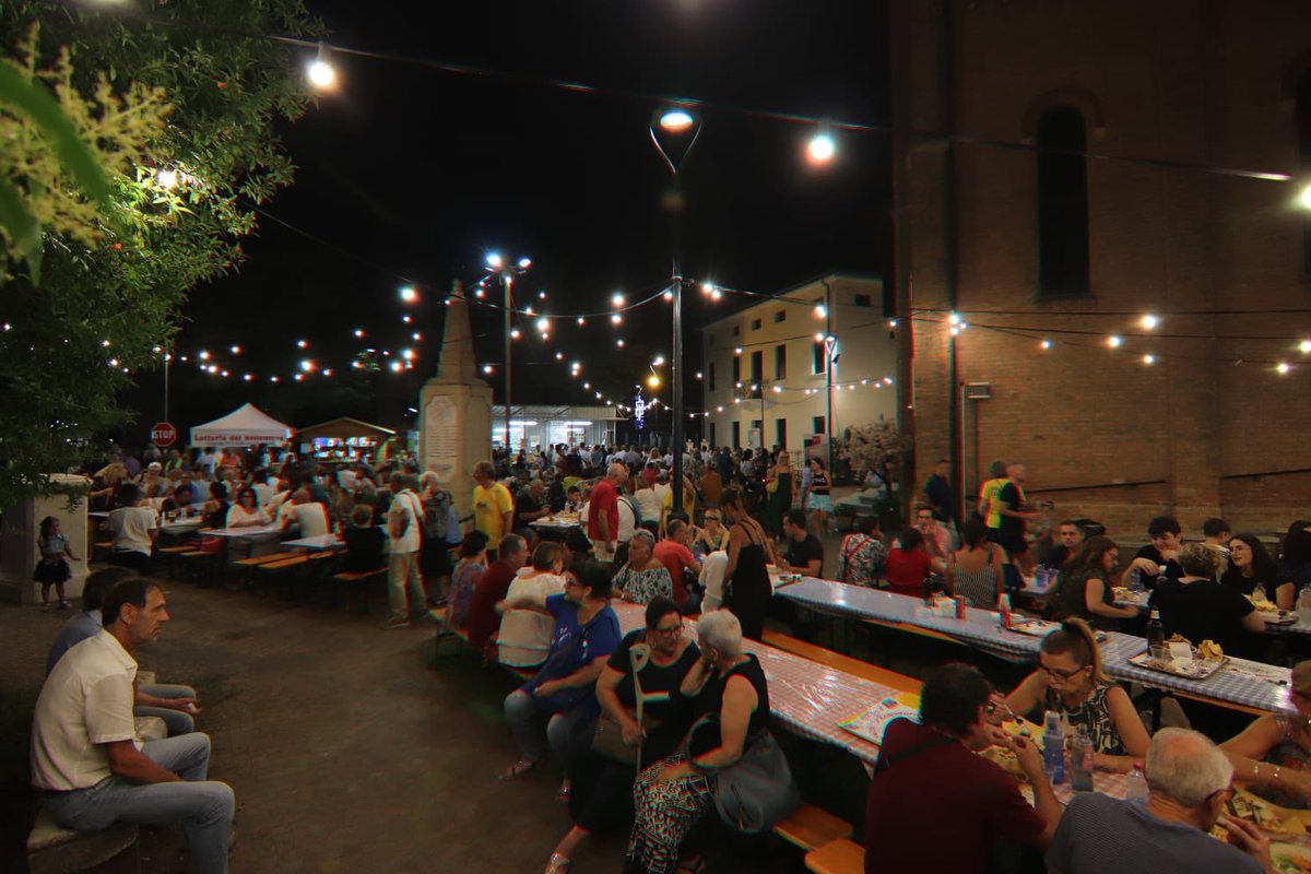 comunevenezia's tweet photo. @CMVenezia @LuigiBrugnaro @CittadinidiTwtt @lecittainfesta @veneziaunica @SerenissimaVe @DetourismVenice 🍭A #Malcontenta la tradizionale Sagra del Redentore, organizzata dal Gruppo La Malcontenta!
🤹🏻Lunapark, stand gastronomici, arte e folclore intrattengono grandi e piccini https://t.co/A5xc3FmjH6
