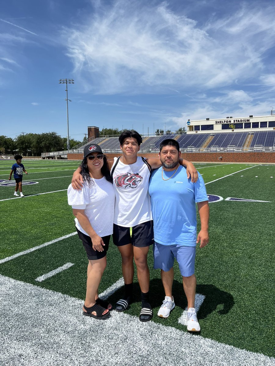 official_BigJV's tweet photo. Had an amazing day today with @HardinSimmons all defensive football camp. I showed up and showed out made the best example for @BengalLifestyle thank you to these amazing coaches @coachwilkerson &amp; @CoachDL_Niles https://t.co/dcXonoHv3k
