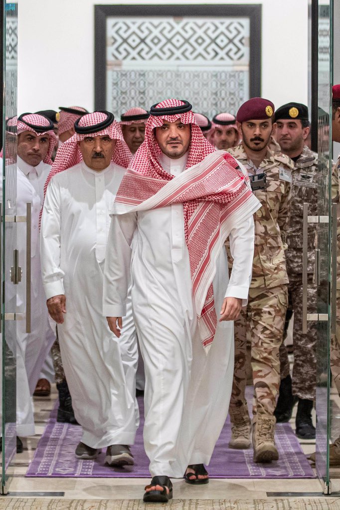 الاساءة الاعلامية من شخص دنيء لوزير الداخلية السعودي لن تعكر الاجواء بين الدول الشقيقة، شكراً لدولة الكويت ولوزارة الداخلية الكويتية على تصديها لهذه التصرفات الغوغائية. 

#السعودية_والكويت_تاريخ_راسخ