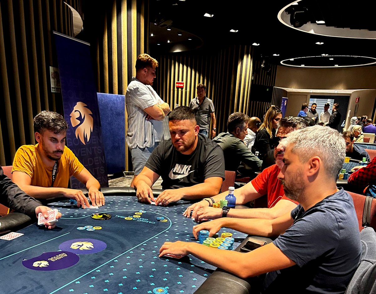 goldengamesint's tweet image. 🫧 Nos acercamos a la zona de burbuja en el Main Event y vemos a @joslopgon_  como un avión atizando en 1.9M media 700k.

3⃣5⃣/2⃣6⃣6⃣ left
3⃣3⃣ ITM

@CasinoAdmiralSV
#sevilla #goldenevents