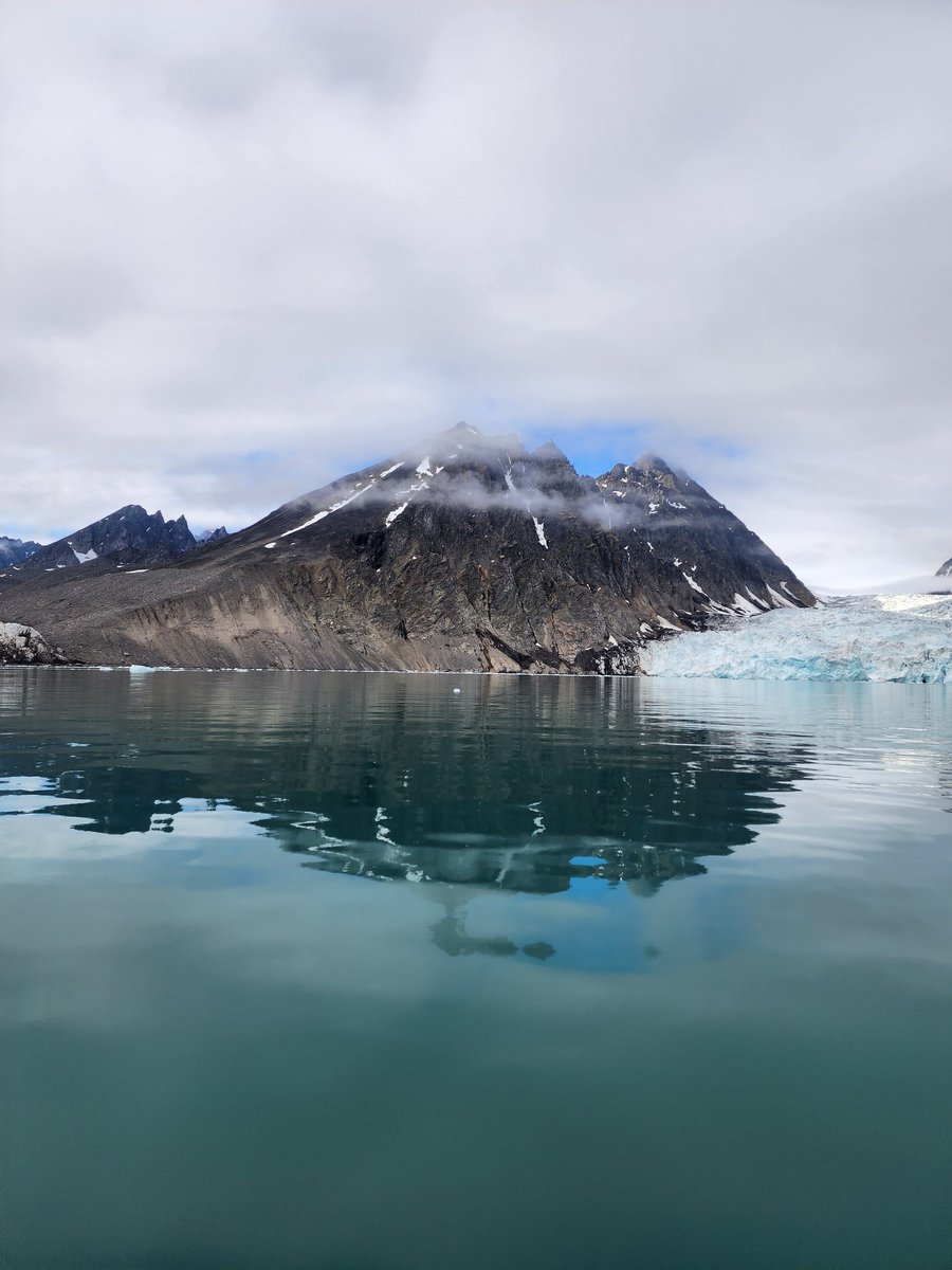 bquentin3's tweet image. Morning zodiac cruise around Monacobreen. Much ice, very birds, unspeakably beautiful. @LindbladExp @NatGeoEducation #GrosvenorTeacherFellowship #whereiexplore #2023GTF @Sinclair_ES
