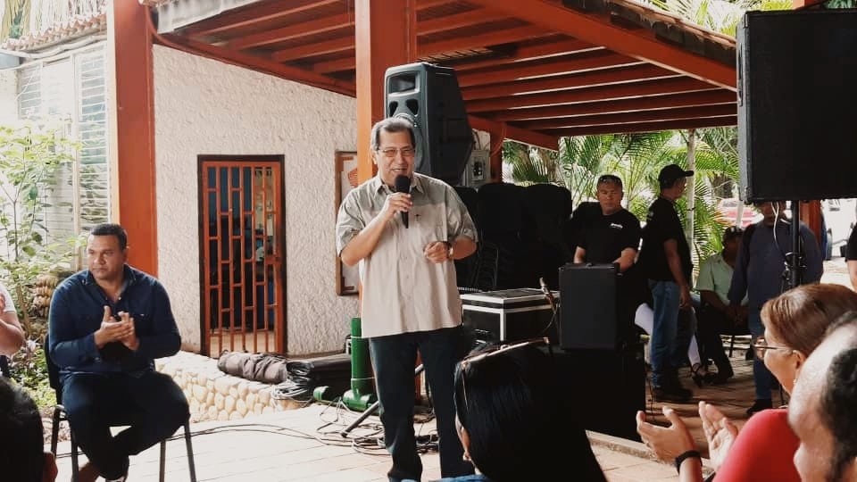 Adan_Coromoto's tweet photo. Desde la @UnellezOficial_ aceleramos el contacto de la universidad con las comunidades organizadas y las comunas. Recibimos insumos de parte del Ministro para las Comunas, Jorge Arreaza, para iniciar producción de 100 ha, fortaleciendo el objetivo productivo de la Unellez. https://t.co/tAlbquci7G