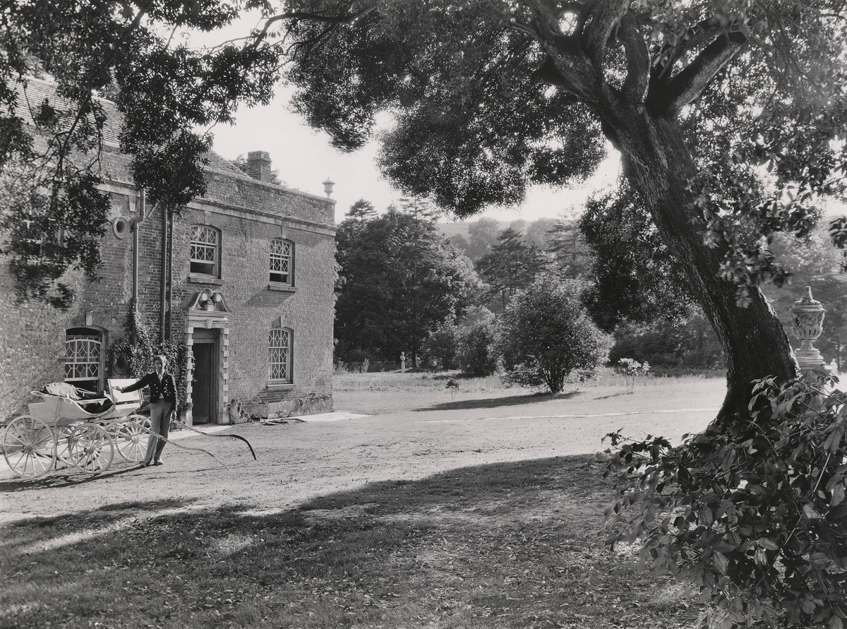 Hugely looking forward to <a href="/TheatreAtTabard/">Tabard Theatre</a> on Sunday 16 July 3pm with #diariescecil. 
A young Cecil, at his happiest, at Ashcombe.