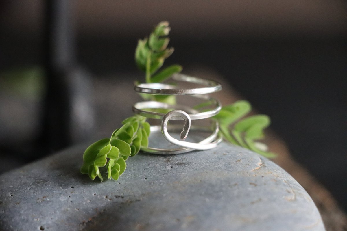 NatureBoundDes1's tweet photo. Love how this triplet ring turned out!!
https://t.co/0QLs5yMRfG
#SaturdayVibes #handmade #jewelry #rings #fashion https://t.co/Erbrx8NZad
