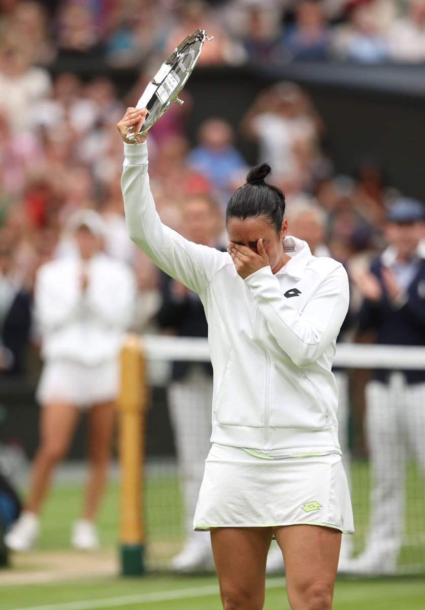 What a great run <a href="/Ons_Jabeur/">Ons Jabeur</a> ! 

Carrying the expectations and hopes of the entire continent is not easy . There are thousands rooting for your #Wimbeldon 2024 trophy !