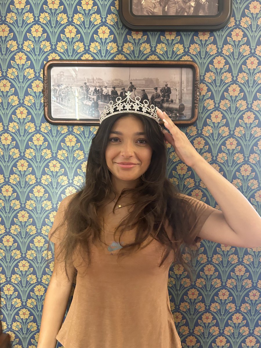 Sids30's tweet photo. Taking my beautiful princess to meet the other processes at Disney! #perfectdaughter #daddiesgirl #disneyeorldflorida ❤️ https://t.co/UseUmKqhxg