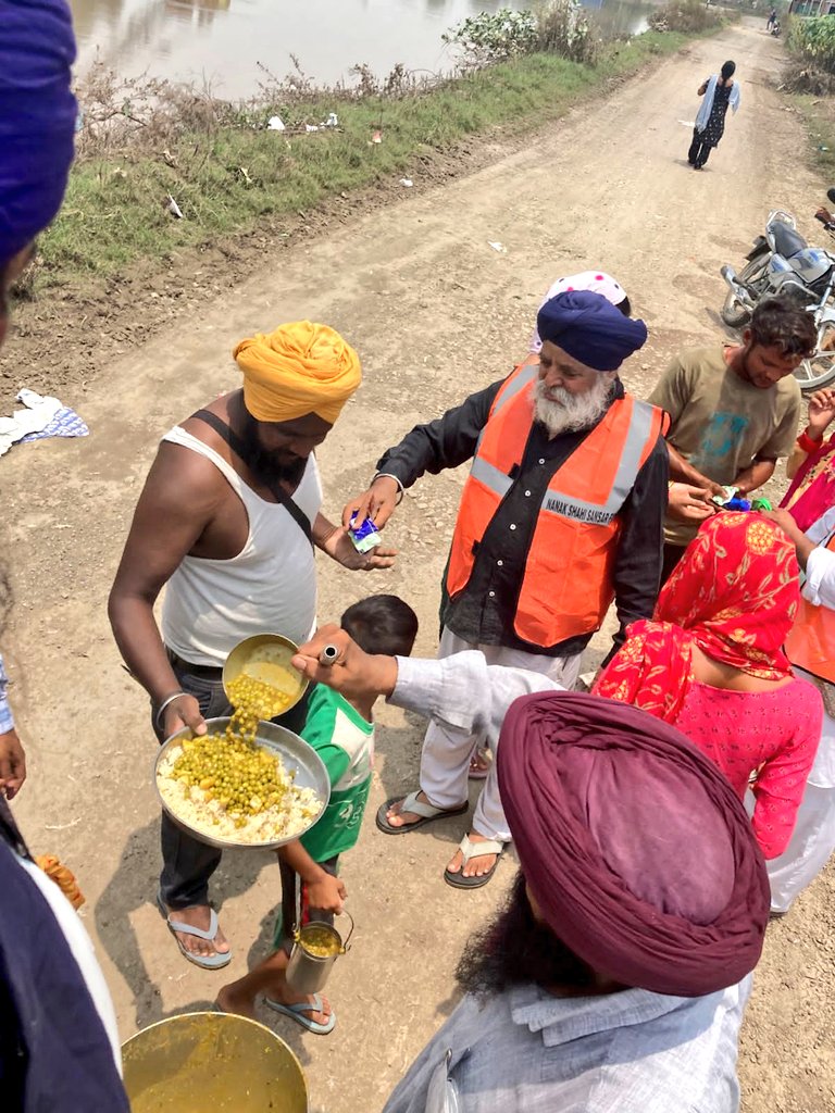 NSS_Foundation's tweet photo. Team NSS Foundation Distributed Food (langar) and essential items to flood effected people at patiala distt. And Fatehgarh Sahib Distt. Along with @SGPCAmritsar volunteers. 
#TeamNSSFoundation 
#MissionSewa
#PunjabFloods 
@FatehgarhsahibP https://t.co/SPC0Yc3D6f