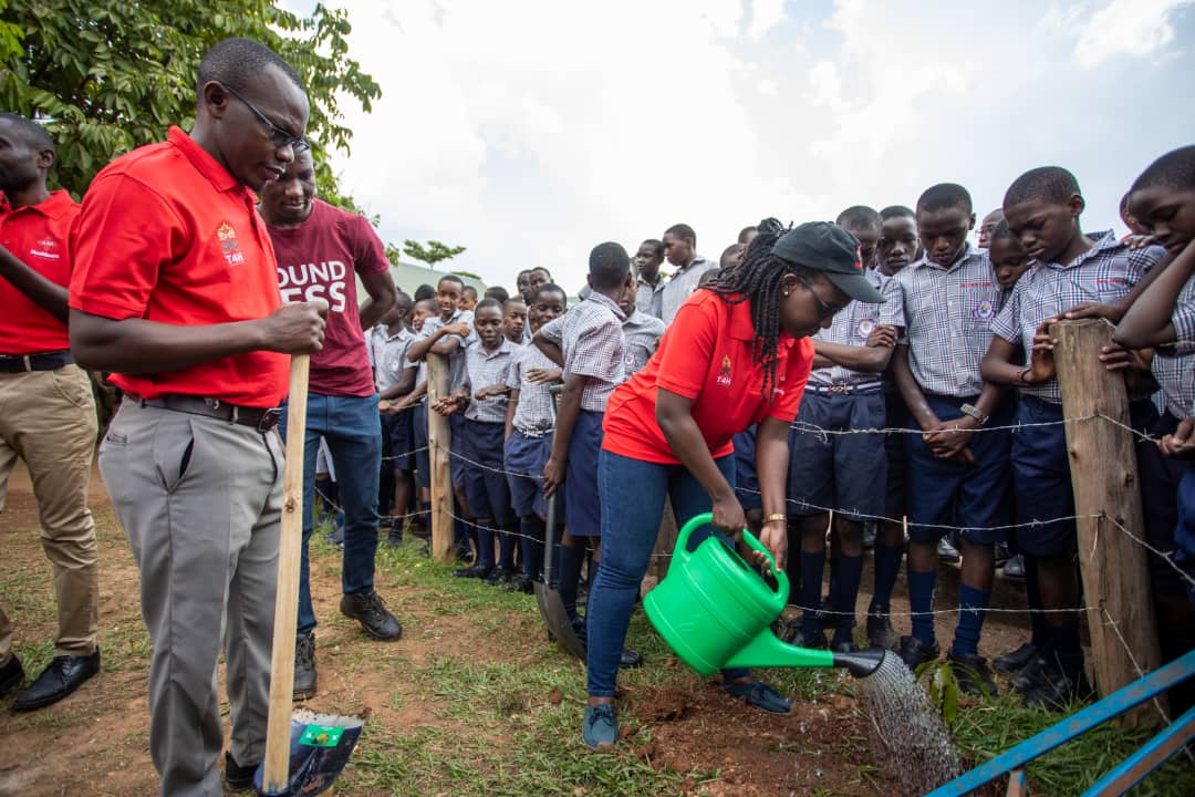 AARHealthcareUg's tweet photo. It's always a pleasure to answer the #call2cAARe.
Thank you Little Muheji School for allowing us to plant healthy seeds in the minds of the students and the ground where they are raised.
You are part of the #Trees4Health journey. https://t.co/RI8fY1XL78