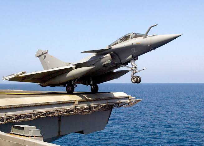 #DassaultAviation has announced that the #GoI has selected the Rafale-M for the #IndianNavy.

However, there was no mention of the Rafale deal in the Indo-French joint statement.

#IADN