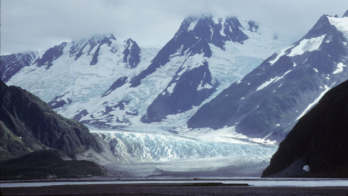 Nominations  are now being accepted for the 2023 National Outdoor Book Awards #NationalOutdoorBookAwards #NOBA #NOBAWinners #OutdoorBooks. The  program recognizes the work of outstanding writers and publishers of  outdoor books. Entry Forms: noba-web.org/policy.htm