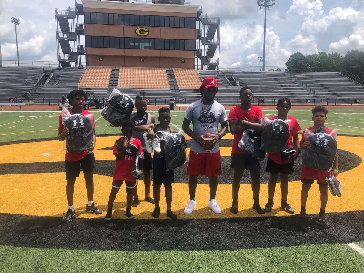 Birdman_Island's tweet photo. Got some good reps today and earn another MVP selection @JungleBoi_Swagg camp @PrepRedzoneSC @RecruitNationSC @SCarolinaFBU @TCS_SaintsFB @Coach_Charlie38 #2spoonz https://t.co/KoMlTh35E5