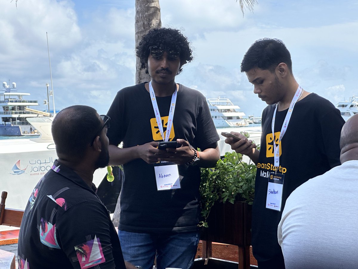 Dhiraagu's tweet photo. Participants meeting customers to validate their ideas💡

#GetOutOfTheBuilding  #LeanStartupMaldives2023
in partnership with @sparkhubmv https://t.co/VQYr3SszUi