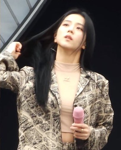 jisoo pics tweet media