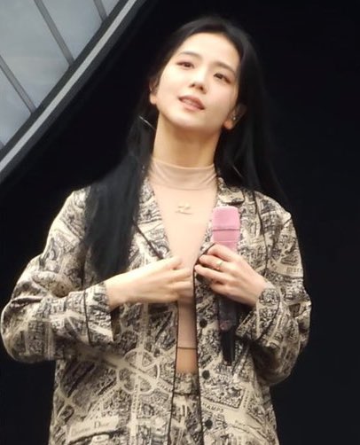 jisoo pics tweet media