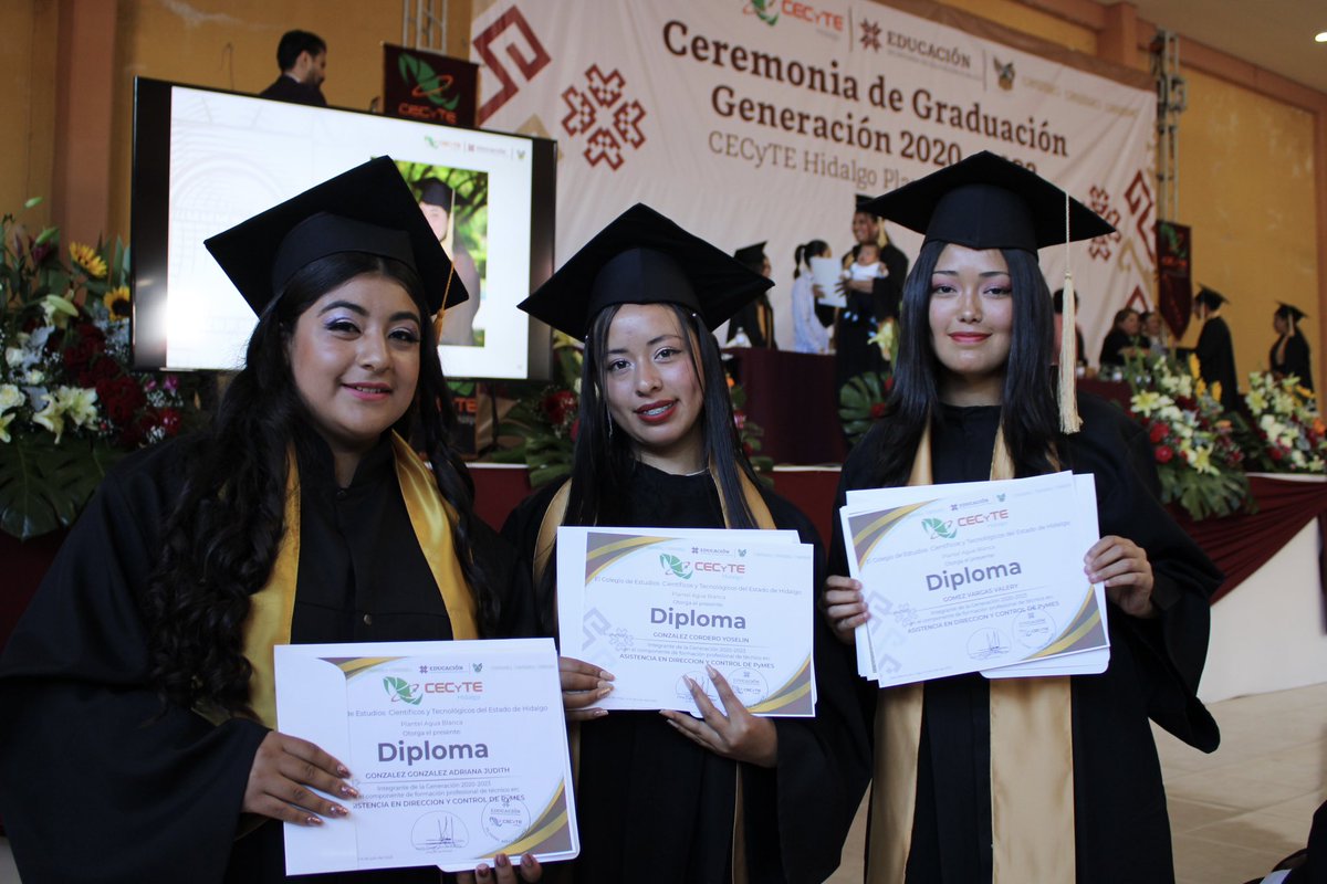 CECyTEHidalgo's tweet photo. ¡Felicitaciones a todos los graduados! Este es un logro increíble y merecen ser reconocidos por su arduo trabajo y dedicación. Han superado obstáculos, han perseverado y han triunfado. Ahora es el momento de celebrar y sentirse orgullosos de todo lo que han logrado. 🧑‍🎓👨‍🎓 https://t.co/7W1PWCnEq0