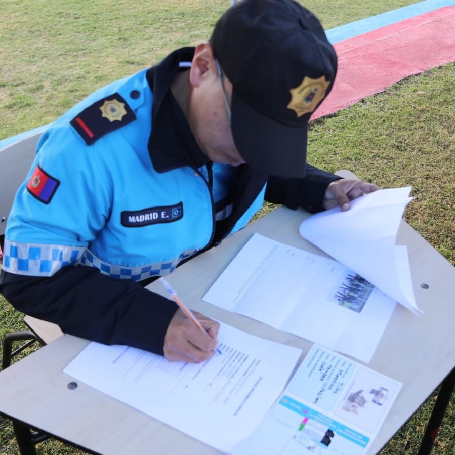 agentesdequito's tweet photo. 🐕‍🦺#QuitoResponsable |Realizamos la selección de canes que se inscribieron en el Curso de Adiestramiento Básico Canino  "Soy lo que tú me enseñas" para calificar los ejemplares aptos para el curso.
👮#SomosAgentesDeQuito y fomentamos la tenencia responsable de animales de compañía https://t.co/SZKLzAZuYc