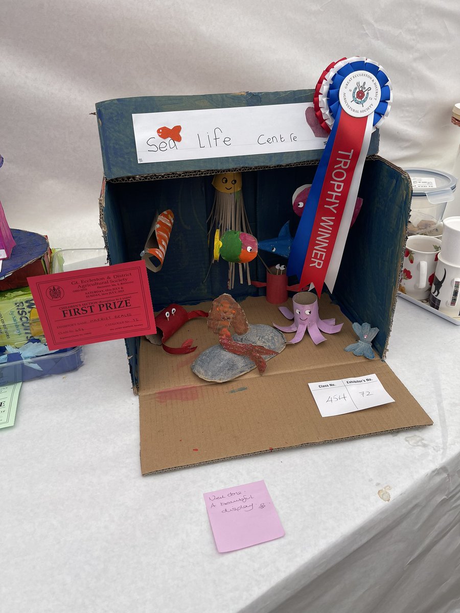CatBeales's tweet photo. @GreatEccShow Harriet is one very happy little girl with her 1st prize &amp; 🏆 😃 🐄 🚜 https://t.co/1NECkGmZVl