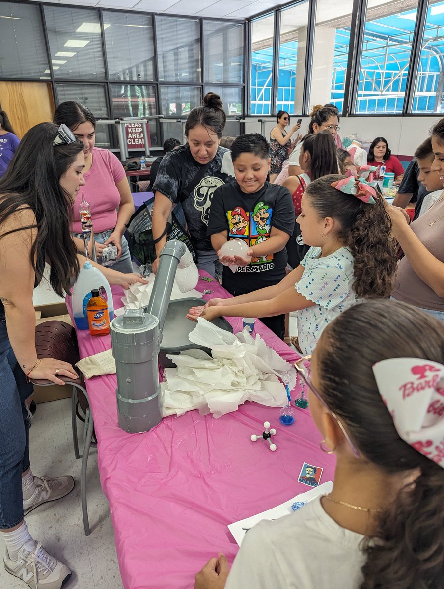 EPCCNews's tweet photo. EPCC provided backpacks with supplies to students at area elementary schools through its annual Service Learning School Store. Families got to learn about the various excellent programs and services provided at EPCC. https://t.co/sY3rQtVEdd