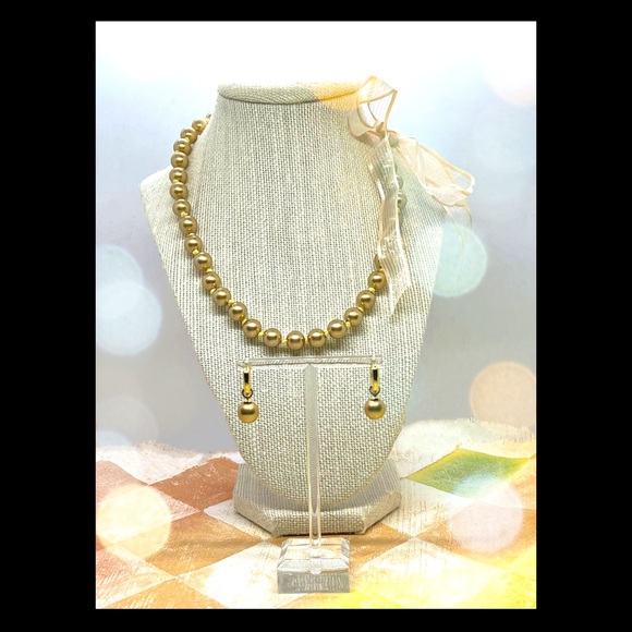 So good I had to share! Check out all the items I'm loving on <a href="/Poshmarkapp/">Poshmark</a> from <a href="/sheri31412962/">Sheri</a> #poshmark #fashion #style #shopmycloset #pusheen #davidsbridal #unmarkedbeauty: posh.mk/t0ehOQ0xsBb