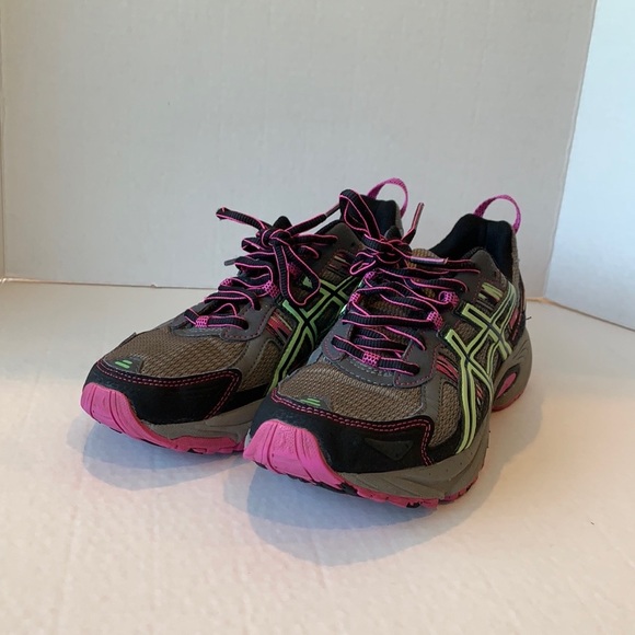 InnovativeLand1's tweet photo. So good I had to share! Check out all the items I'm loving on @Poshmarkapp #poshmark #fashion #style #shopmycloset #bboutique #stylens #asics: https://t.co/0s4TDWiUbJ https://t.co/YLGsAxyDWv