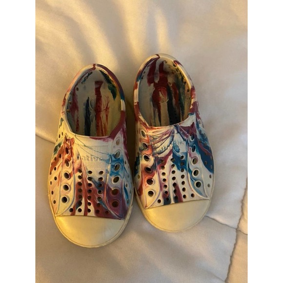 slhp27's tweet photo. So good I had to share! Check out all the items I'm loving on @Poshmarkapp #poshmark #fashion #style #shopmycloset #native #avon #unknown: https://t.co/cGu2xHJKd9 https://t.co/lWV26aDvBU