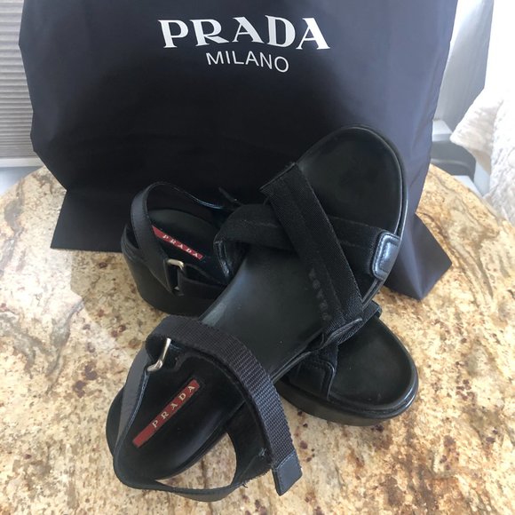 j_royalty's tweet photo. So good I had to share! Check out all the items I'm loving on @Poshmarkapp from @karolina72791 #poshmark #fashion #style #shopmycloset #chanel #prada #gucci: https://t.co/qg04m9HRe4 https://t.co/78qCQ1z2H0
