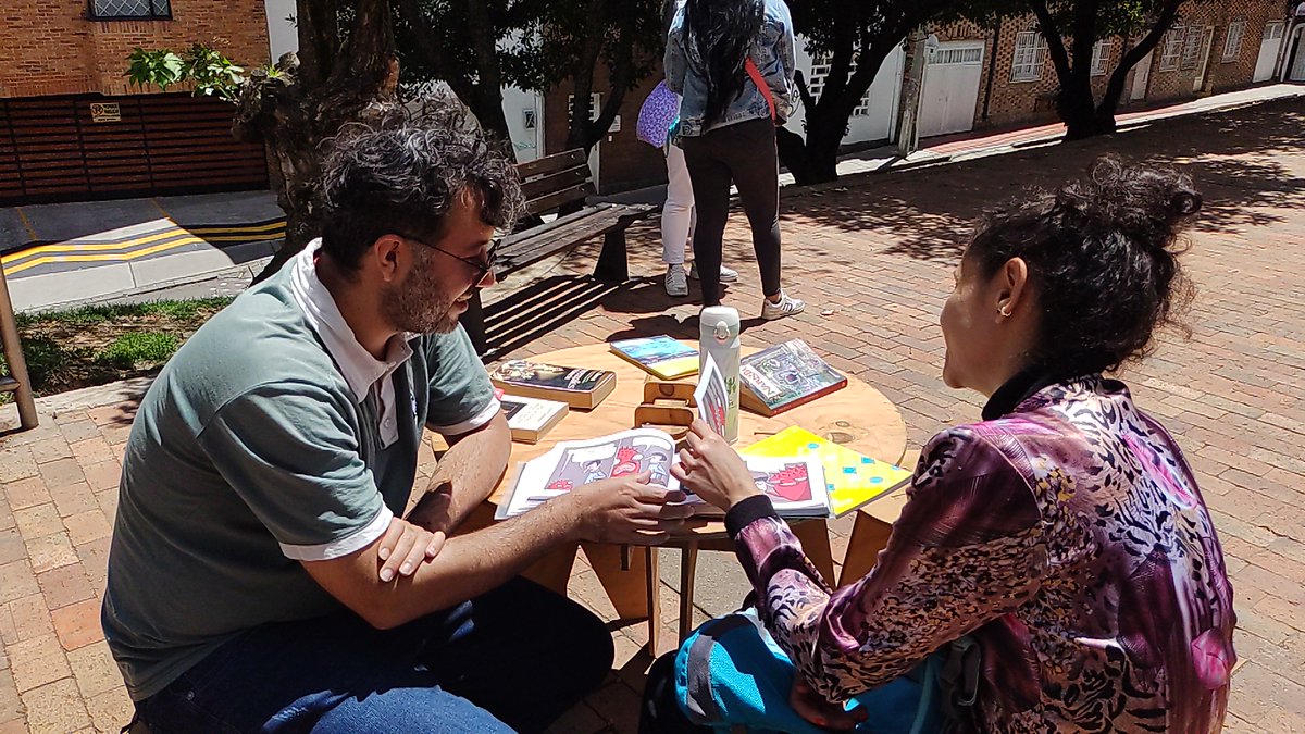 AlcaldChapinero's tweet photo. 👀 Estamos acompañando el 2do día de #DistritoCH 🏙️ y todas las actividades que se están realizando desde temprano en el 📍 Parque Portugal.
🤩Anímense y participen con sus familias y amigos.
👨💻La programación completa de actividades la encontrarán en https://t.co/FxBIsaB3Y0 https://t.co/a0kX8I7fUI