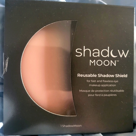 spoolovecleo's tweet photo. So good I had to share! Check out all the items I'm loving on @Poshmarkapp from @Living4Coupons @DanielleFreedm4 #poshmark #fashion #style #shopmycloset #shadowmoon #chanel: https://t.co/umkf2YXp9K https://t.co/O0GpZC7kQD